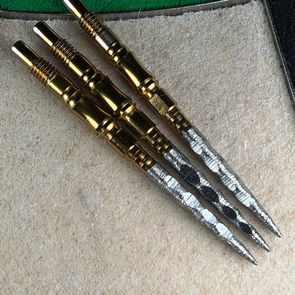 Gold WTP Axis Quick Point dart points 30mm with Ripper board grip